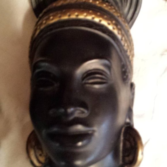 Beautiful vintage Chalkware African Ladies made in Canada by Devonware - Picture 7 of 7